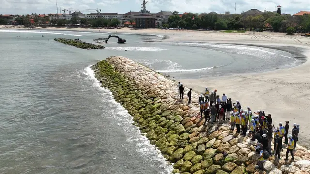 Pemerintah Bangun 5 Breakwater Sepanjang 5,3 Km di Pantai Kuta Bali