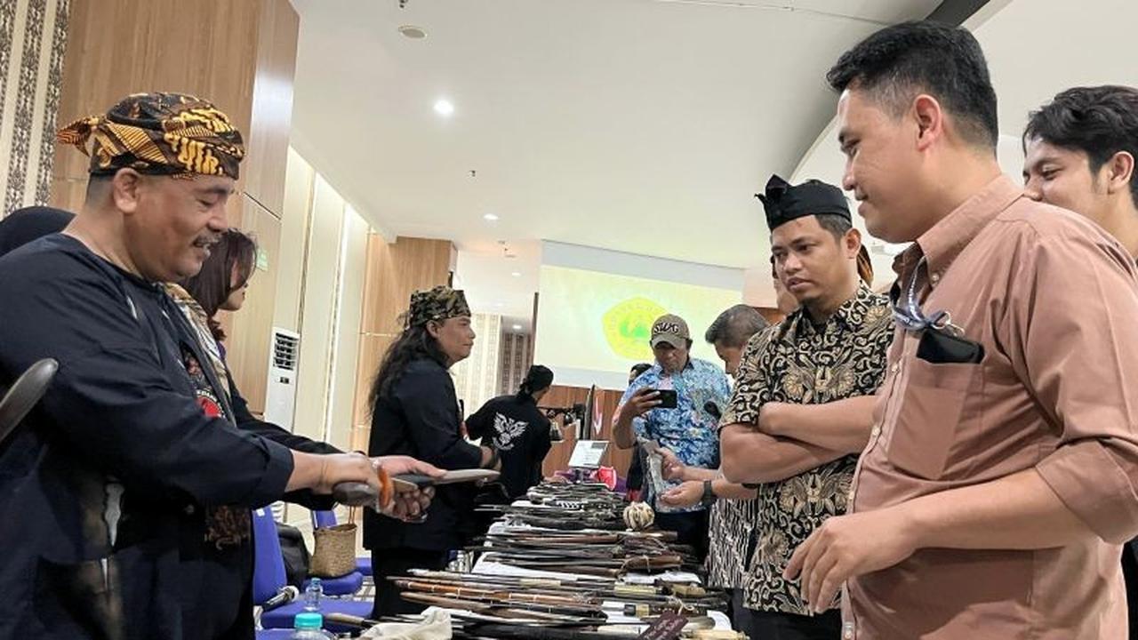 Universitas Pakuan Pamerkan Ratusan Golok Kuno Lintas Abad, Dorong Pelestarian Budaya Nusantara