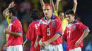 Javier Margas merupakan seorang bek berkebangsaan Chile. Pemain yang pernah membela West Ham United tersebut terkenal sering gonta-ganti warna rambutnya. Ia terlihat berambut merah pada Piala Dunia 1998, senada dengan warna jersey negaranya. (AFP/Thomas Coex)