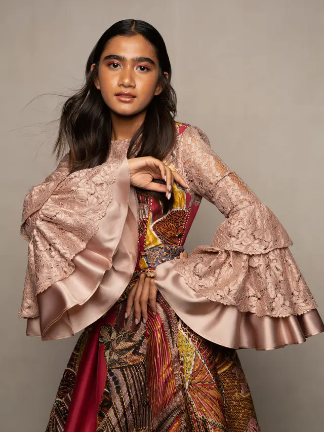 Batik Kombinasi Brokat Lengan Lonceng Mewah
