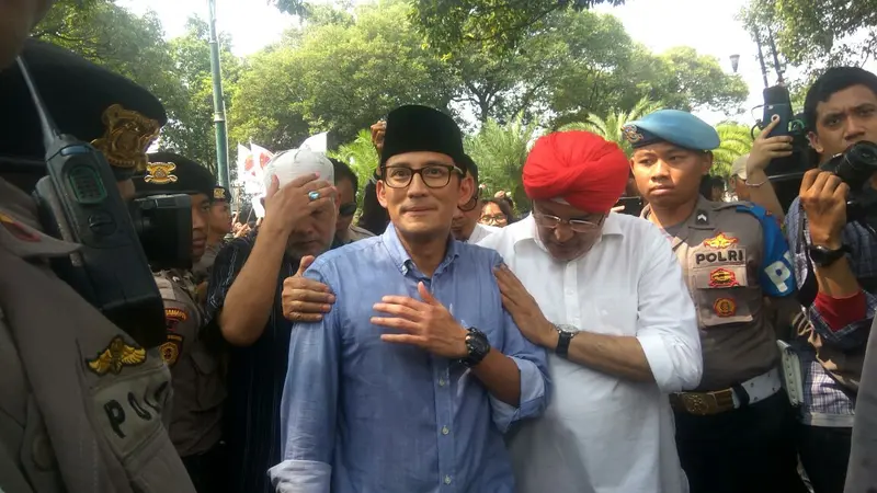 Sandiaga Uno tiba di KPU. (Liputan6.com/Nafiysul Qodar)