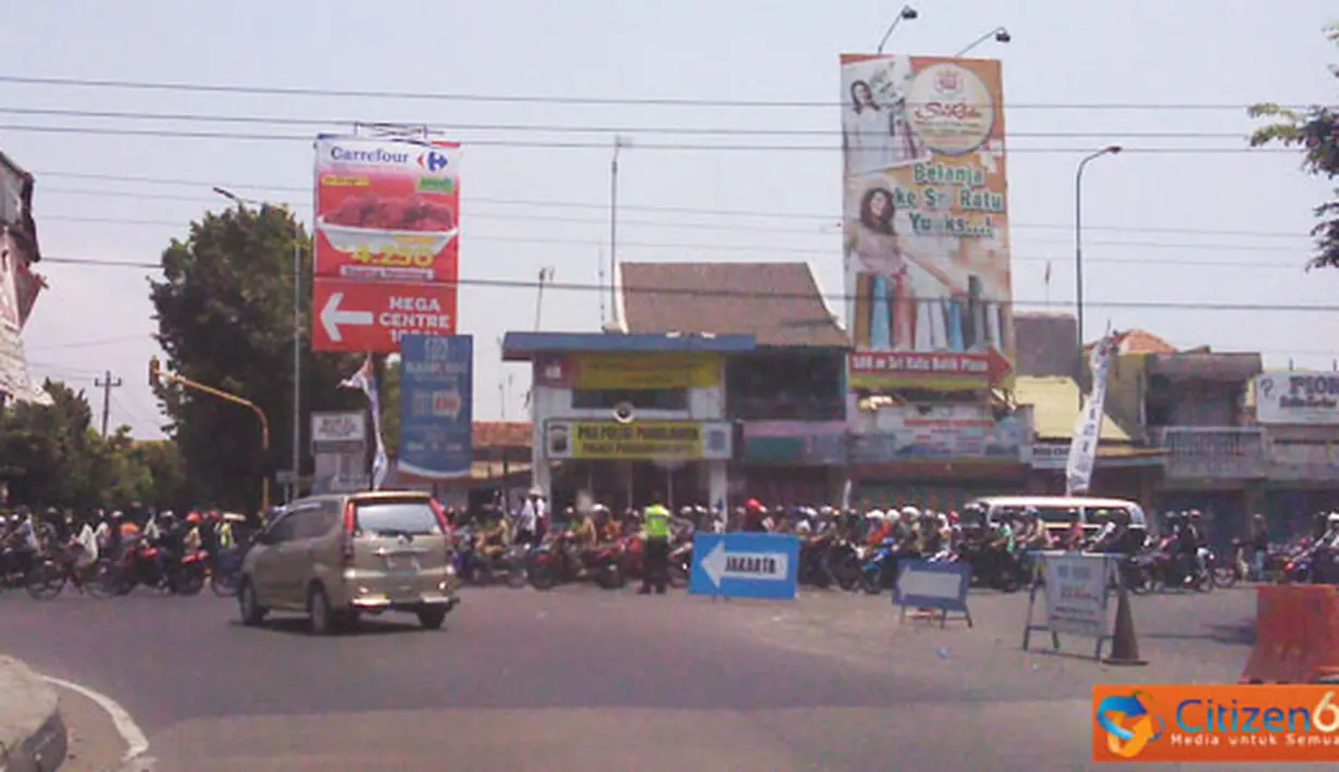 Citizen6, Pekalongan: Perempatan Jalan Sudirman dan Jalan Kyai Mansur, Pekalongan, Jawa Timur, padat lancar menuju arah Jakarta. (Pengirim: Tegar Ditya)