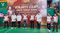 Momen pembukaan Kejuaraan Bulutangkis Kepala Kejaksaan Tinggi (Kajati) Jawa Timur Cup 2025. (Aditya Wany/Bola.com)