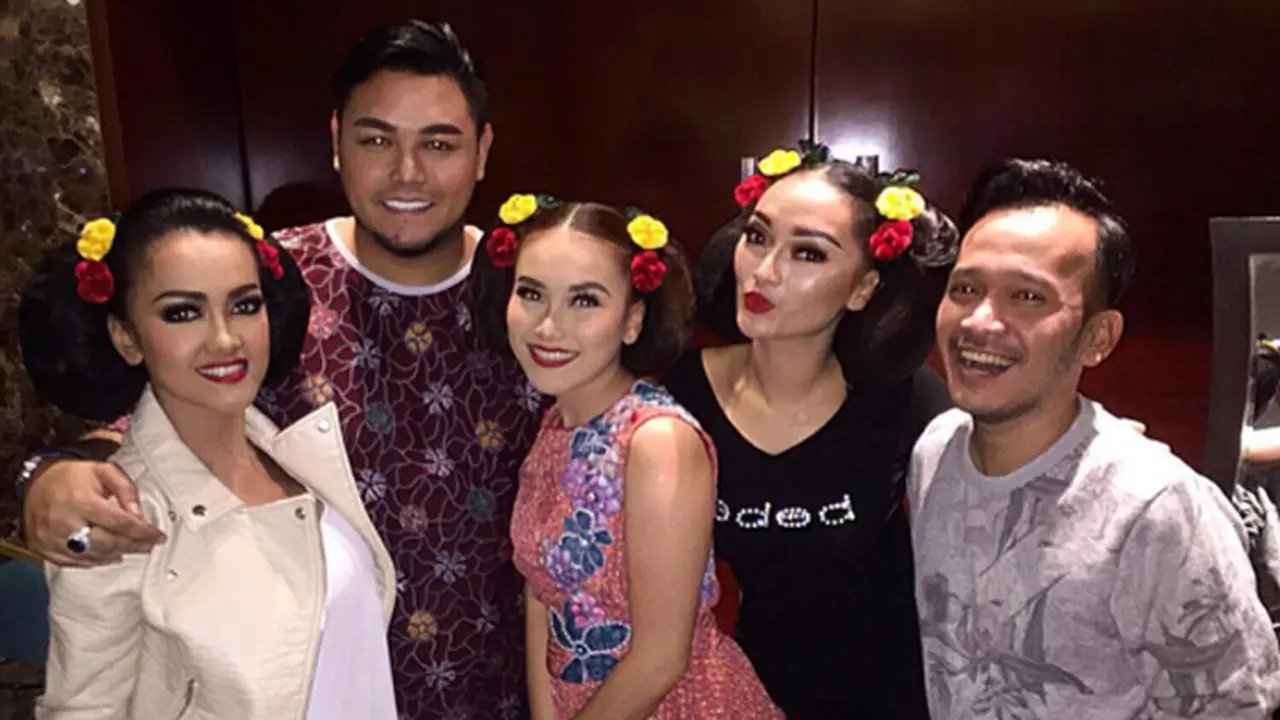 [Bintang] Ivan Gunawan - Ayu Ting Ting