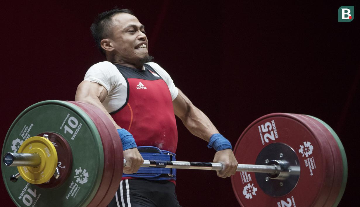 Lifter Indonesia, Suwoto Wijoyo, saat berlaga pada Asian Games di JIExpo, Jakarta, Senin, (20/8/2018). Suwoto Wijoyo berhasil menyumbang medali perunggu angkat besi putra kelas 56kg. (Bola.com/Vitalis Yogi Trisna)
