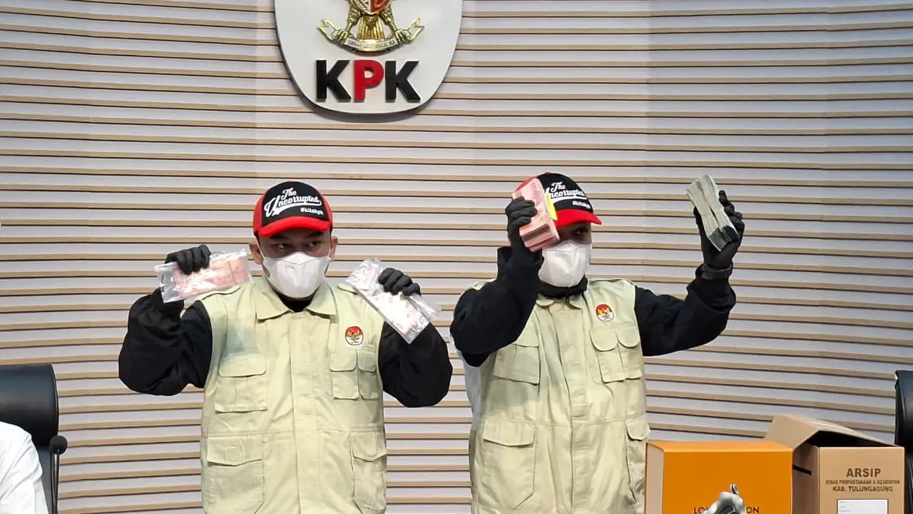 Barang bukti pemerasan Bupati Tulungagung Gatut Sunu Wibowo