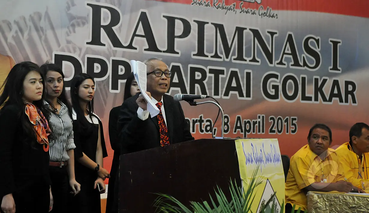Pengacara kubu Agung Laksono, OC Kaligis memberikan pernyataan saat pembukaan Rapimnas I DPP Partai Golkar di kantor DPP Partai Golkar, Jakarta, Rabu (8/4/2015). Rapat membahas konsolidasi partai dari tingkat bawah hingga atas. (Liputan6.com/Johan Tallo)