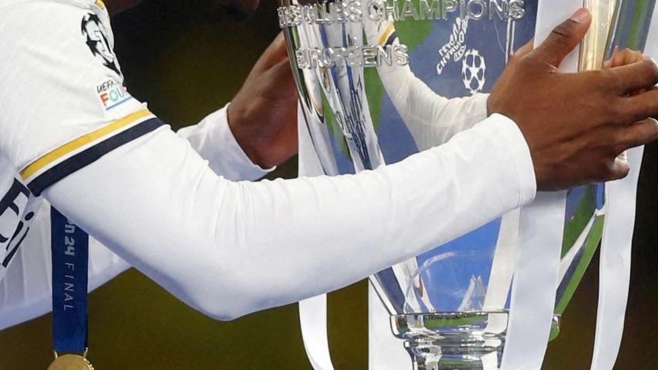 Trofi Liga Champions ini sangat spesial bagi Real Madrid karena merupakan trofi besarnya yang ke-15 sepanjang sejarah klub. Foto: REUTERS<br>