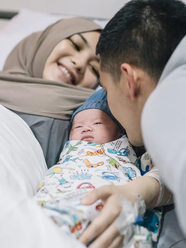 6 Potret Rezky Aditya dan Citra Kirana Bersama Buah Hati, Penuh Kehangatan