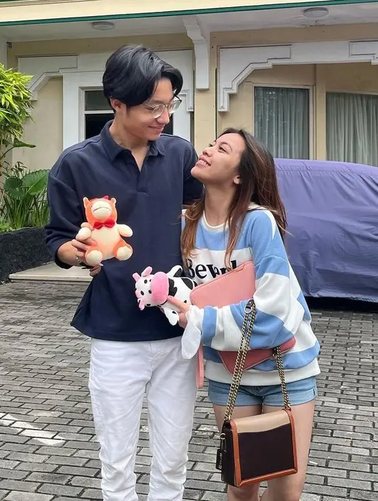 <p>Kiesha Alvaro dan Frislly Herlind berpacaran (Instagram/itsme.frisllyherlind)</p>