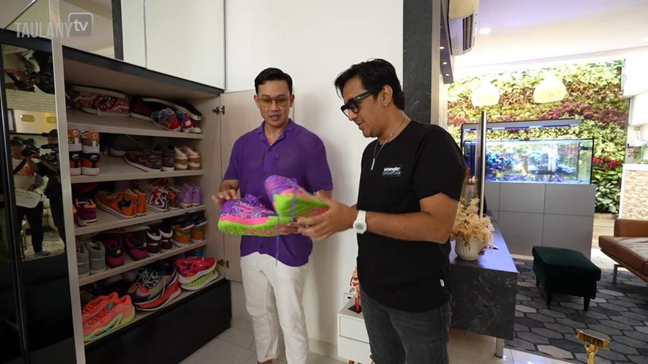 Gemar Koleksi Sneakers