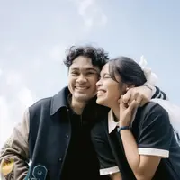 Mikha Angelo dan Gregoria Mariska lakoni sesi foto prewedding. Chemistry keduanya begitu memikat. [Foto: Instagram/ Gregoria Mariska]