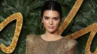 Mengintip cantiknya Kendall Jenner di British Fashion Awards. (DANIEL LEAL-OLIVAS / AFP)