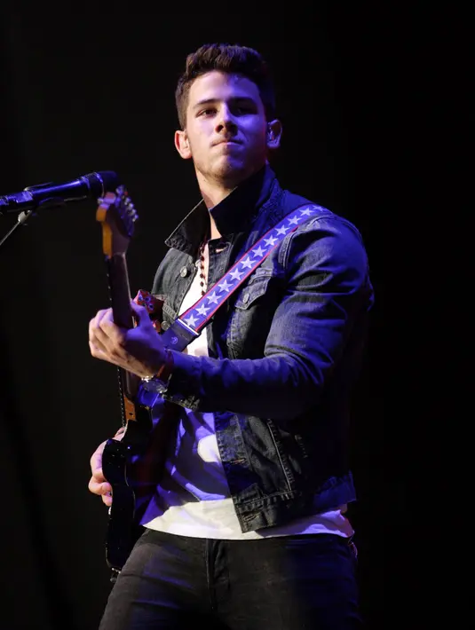 Nick Jonas juga menikmati aktingnya yang begitu berbeda dari kehidupan sehari-harinya. "Aku menyukai itu di mana aku bermain dan aku senang bisa menjadi seperti itu," katanya. (Bintang/EPA)