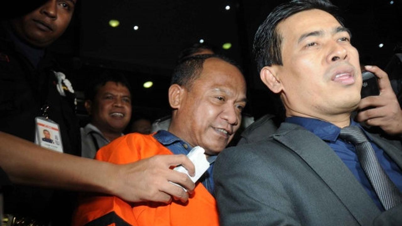 Resmi ditahan, tersangka Bupati Morontai bungkam seribu bahasa