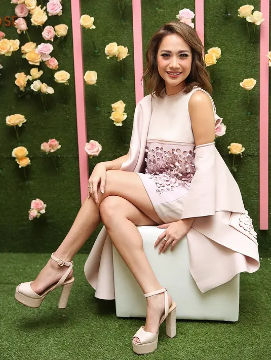 Selain perawatan yang dilakukan, yang tidak kalah penting adalah gaya hidup. Selain makanan, banyak air putih, dan olah raga juga istirahat yang cukup. (Bambang E Ros/Bintang.com)