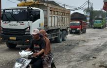 Pj Gubernur Jabar Minta Truk Tambang Galian C di Parung Panjang Patuhi Aturan Jam Operasi