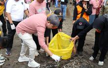 Bupati Jember Pimpin Aksi Bersih Pantai Jember, Wujudkan Wisata Berstandar Internasional