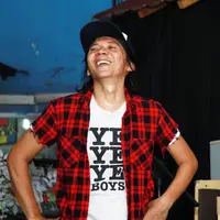 Ide itu muncul dari meja makan. Kebiasaan keluarga ini sarapan pagi bareng memunculkan ide untuk membuat band. Nama band itu diambil dari nama ayah Bimbim, Sidharta Manghurudin. (Deki Prayoga/Bintang.com)