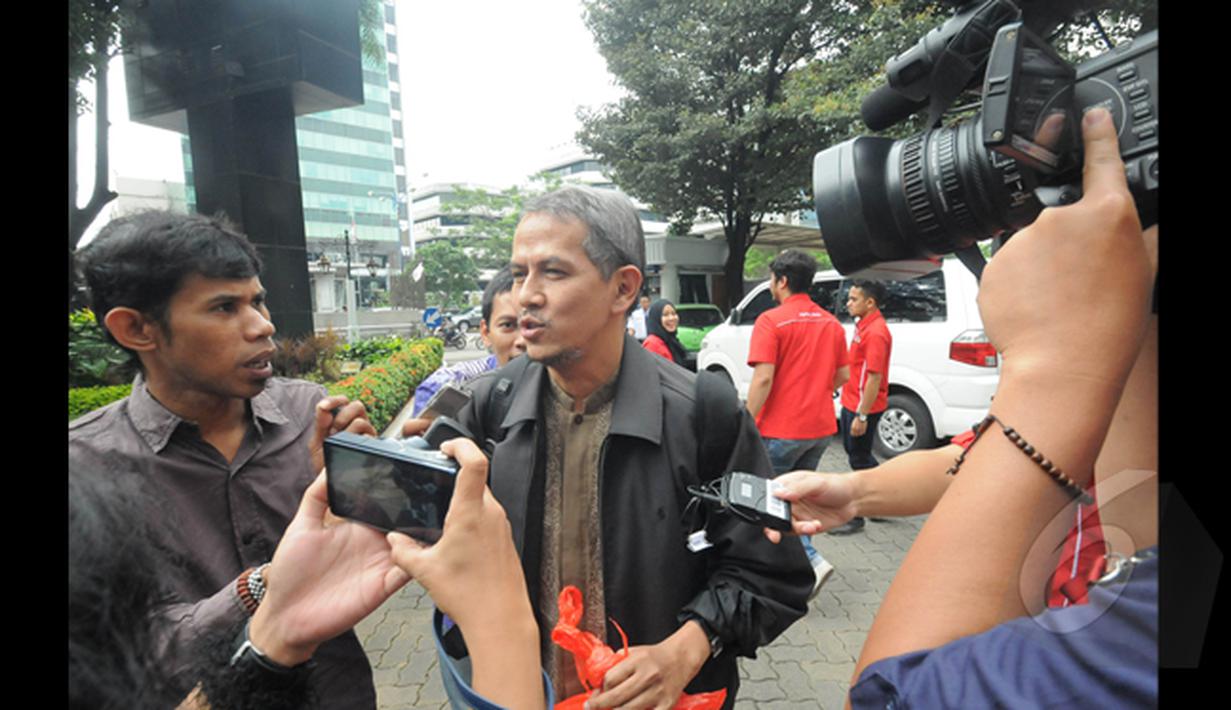 Mantan Dirjen Penyelenggara Haji dan Umroh Kemenag, Anggito Abimanyu,  kembali diperiksa KPK, Jakarta (26/1/2015). Anggito diperiksa sebagai saksi dugaan korupsi ibadah haji tahun 2012-2013 dengan tersangka Suryadharma Ali.(Liputan6.com/Herman Zakharia)