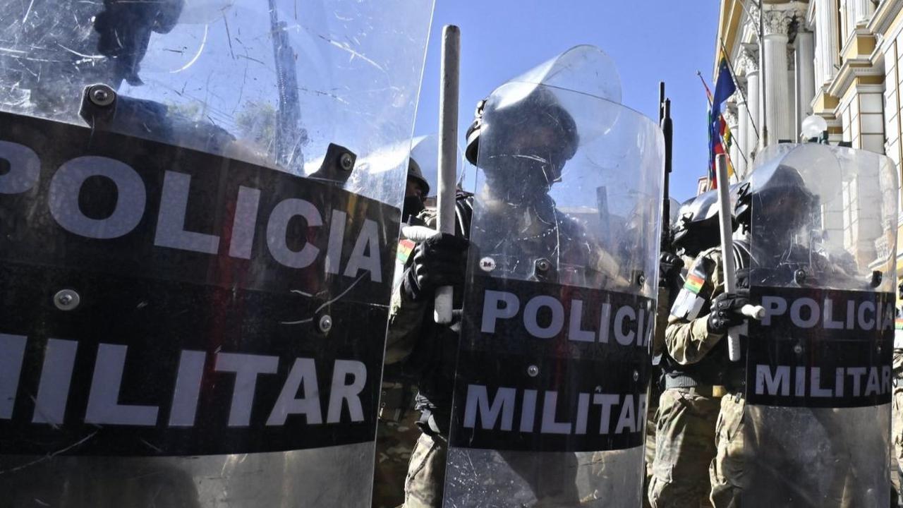 Bolivia iguncang upaya kudeta, pada Rabu (26/5/2024). Sejumlah pasukan militer dengan senjata laras panjang dan kendaraan lapis baja dilaporkan mengepung Istana Presiden dan Gedung Kongres yang berada di dekat&nbsp;alun-alun pusat Plaza Murillo di Ibu Kot