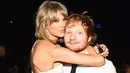 Mungkin Taylor Swift bisa mengajak Ed Sheeran dan kucingnya, Miss Benson juga ya saat melakukan tur! (Vanity Fair)