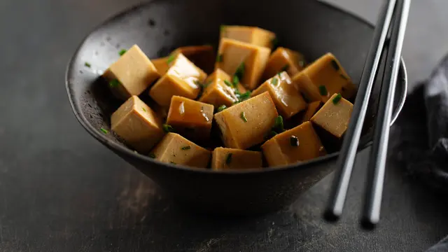 Tofu Steak Saus Lada Hitam Dapat Disajikan dengan Tambahan Menu Lain