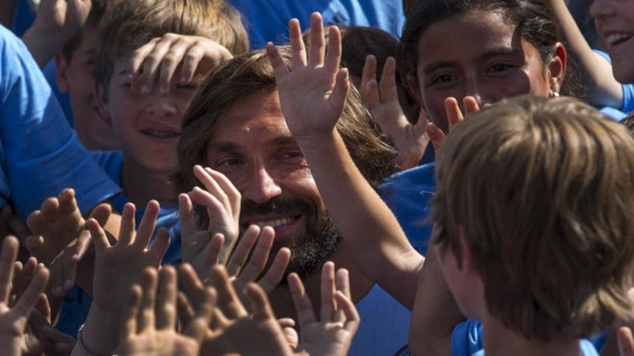 Keceriaan Pirlo bermain dengan junior New York City FC