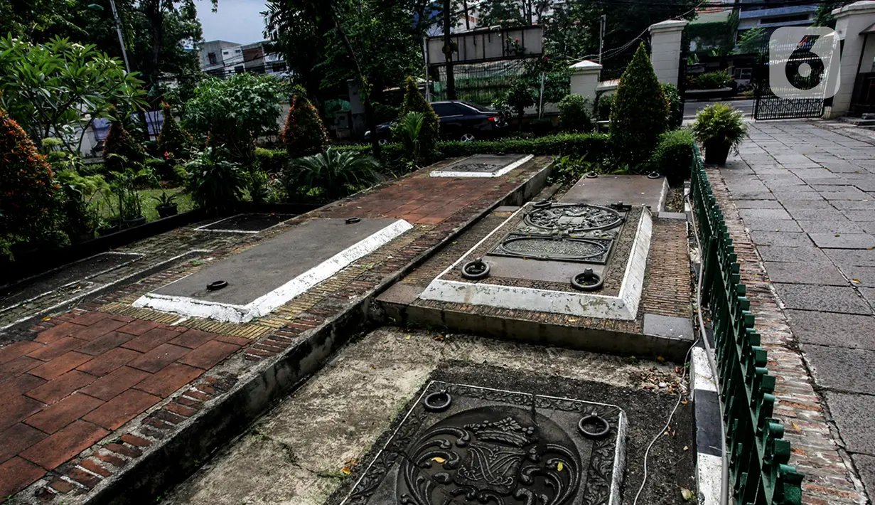 Suasana Gereja Sion yang berada di sudut Jalan Pangeran Jayakarta, Taman Sari, Jakarta Barat, Jumat (23/12/2022). Gereja Sion atau dikenal juga dengan nama Portygeesche Buintenkerk yang usianya mencapai 326 tahun. Namanya Gereja Portugis, bukan berati didirikan oleh orang Portugis, melainkan orang Belanda. Setelah Indonesia Merdeka, Portugreesche Buitenkerk berganti nama menjadi Gereja Portugis. (Liputan6.com/Johan Tallo)