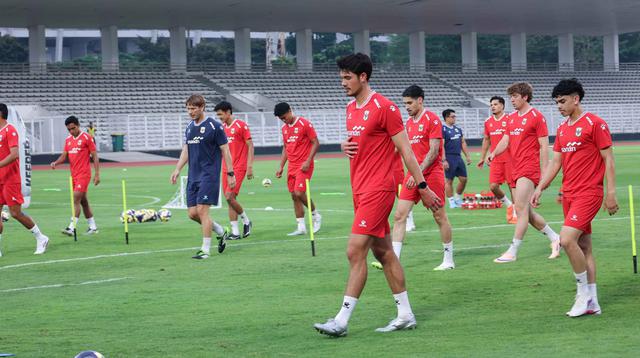 Pesepakbola yang tergabung Timnas Indonesia menjalani pemusatan latihan (Training Camp) di Stadion Madya, Kompleks Gelora Bung Karno, Senayan, Jakarta, Senin (1/6/2026). (Bola.com/M Iqbal Ichsan)