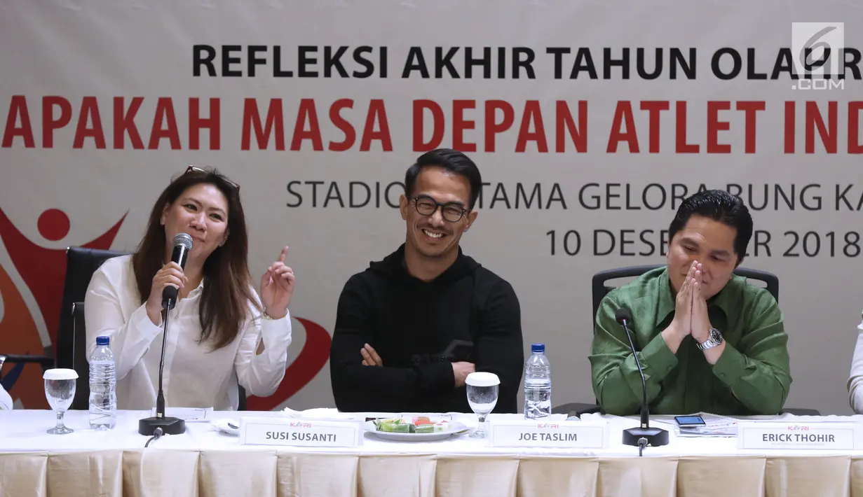 Mantan atlet Susy Susanti (kiri) saat menjadi pembicara pada Refleksi Akhir Tahun Olahraga Indonesia di SUGBK, Jakarta, Senin (10/12). Acara Refleksi Akhir Tahun ini dihadiri Ketua Umum KOI, Erick Thohir dan mantan atlet. (Liputan6.com/Helmi Fithriansyah)