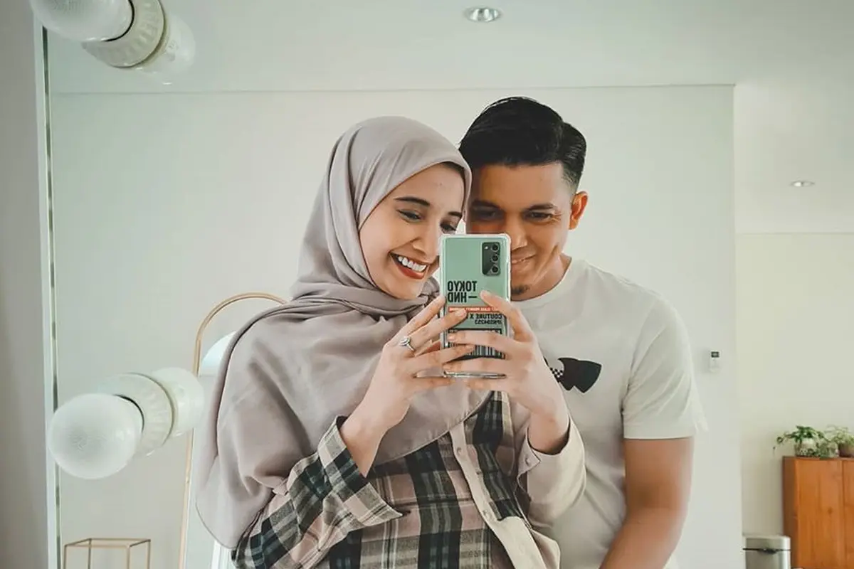 Zaskia Sungkar dan Irwansyah. (Foto: Instagram @irwansyah_15)