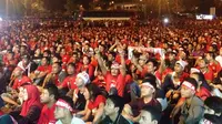 Ribuan Suporter Timnas Indonesia Nonton di Luar Stadion Shah Alam