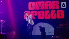 Penyanyi Omar Apollo tampil pada Jakarta International BNI Java Jazz Festival 2020 di Jakarta, Minggu (1/3/2020). Omar Apollo membawakan 12 lagu hitsnya diantaranya Ashamed, Kickback dan Hit Me Up. (Liputan6.com/Faizal Fanani)