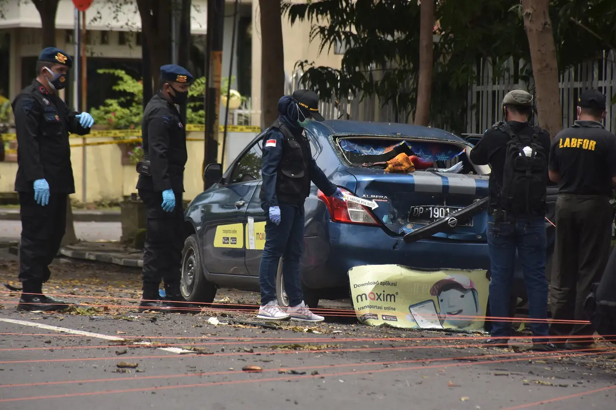 Pascaledakan bom di Makassar