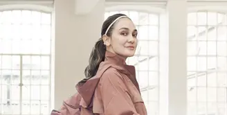 Semakin fit dengan segudang olahraga yang dilakoninya, Luna Maya tampil memikat dengan deretan gaya rambut yang bisa jadi inspirasi. [Foto: Instagram/ Luna Maya]