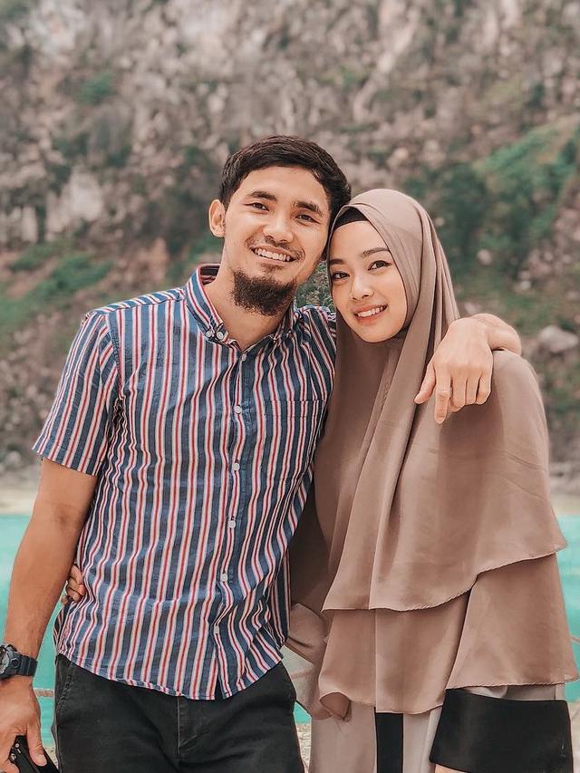 Potret mesra Lindswell Kwok dan Achmad Hulaefi