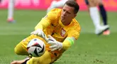 Mantan kiper Juventus dan Arsenal, Wojciech Szczesny, mengumumkan dirinya pensiun dari dunia sepak bola pada Selasa (27/08/2024). (Ronny HARTMANN / AFP)