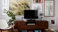 Layar televisi terbilang sulit dimanfaatkan untuk jadi fokal poin yang menarik pada sebuah ruangan. (Image: Pexels)