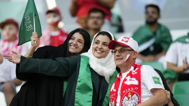 Potret Fans Wanita Arab Saudi Ramaikan Laga Lawan Polandia di Piala Dunia 2022