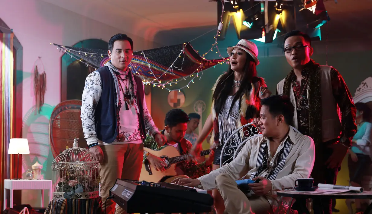 Lingua selalu ingin berbeda konsep setiap karyanya. Lingua yang mempersembahkan musik dari hati ini berharap musik maupun video klip menjadi memoriable. (Galih W. Satria/Bintang.com)