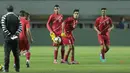 Para pemain Bahrain saat berlatih dalam pengawasan pelatih di Stadion Pakansari, Bogor, (26/4/2018). Bahrain tampil dengan pemain muda pada PSSI Anniversarry Cup 2018 . (Bola.com/Nick Hanoatubun)