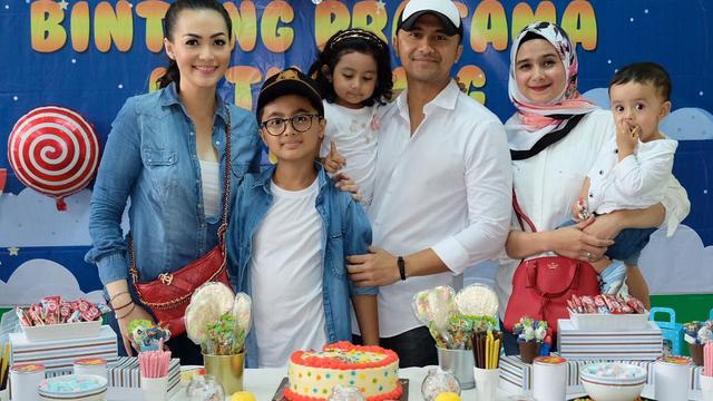Tak Jaga Jarak, 6 Artis Ini Tetap Berhubungan Baik dengan Mantan Istri Suaminya