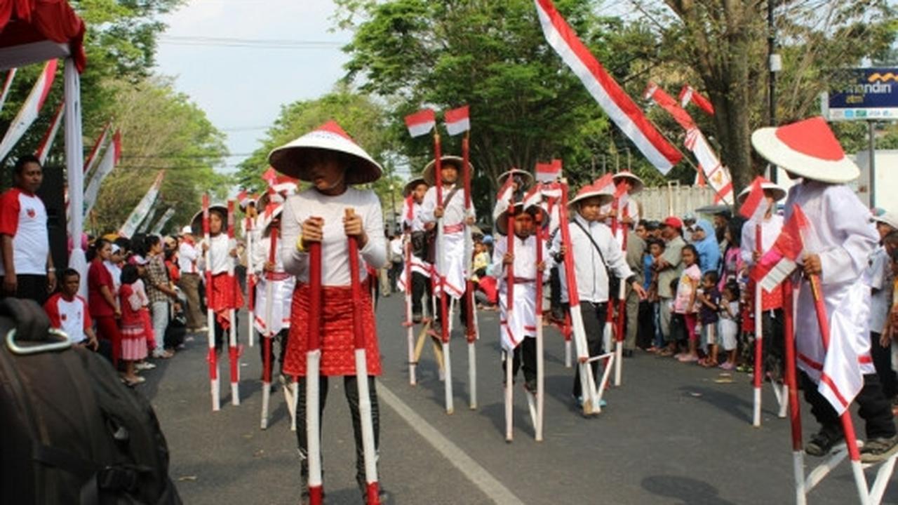 Keseruan ribuan anak meriahkan Festival Egrang Kota Batu