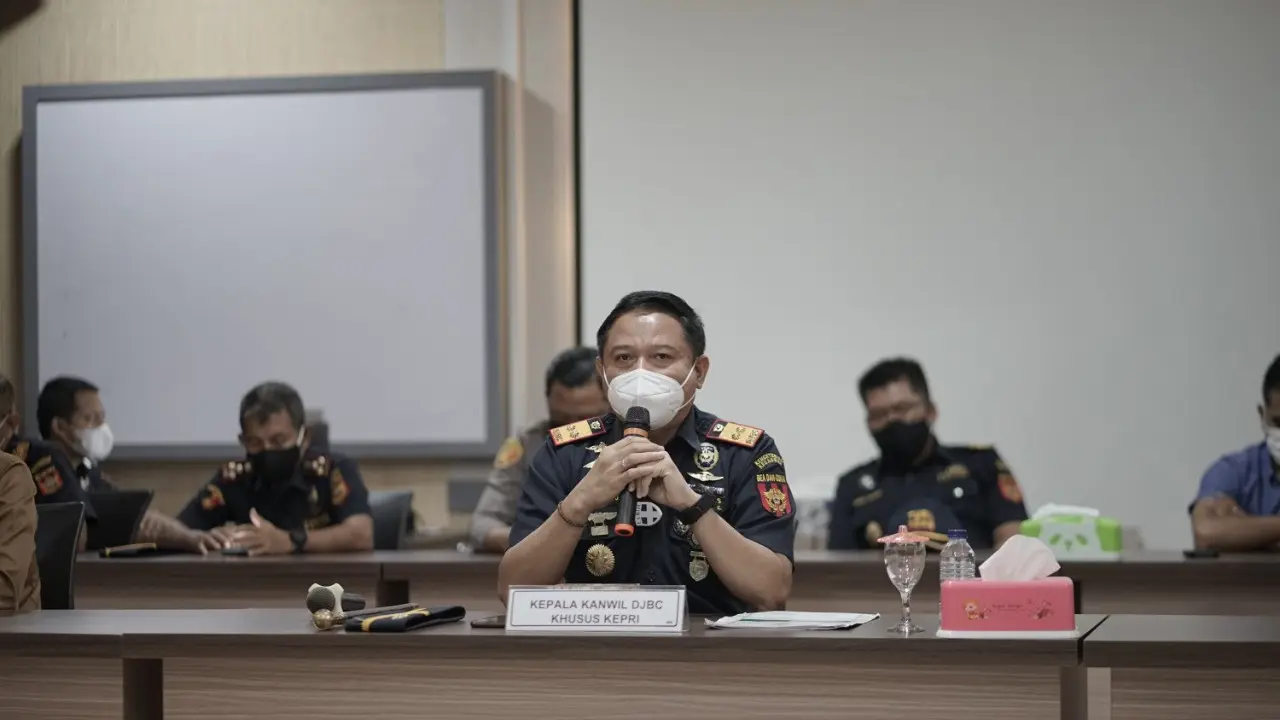 Kantor Wilayah Direktorat Jenderal Bea Cukai Khusus Kepulauan Riau melakukan audiensi dengan Forkopimda Kabupaten Karimun, usai insiden penembakan Haji Permata dalam penindakan terhadap penyelundupan rokok di Tembilahan. (Foto: Liputan6.com/Ajang Nurdin)