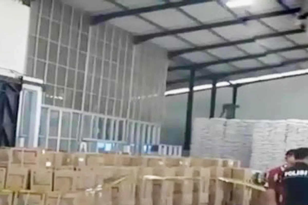 5.000 Ton Gula Pasir Rafinasi Digerebek Satgas Pangan 