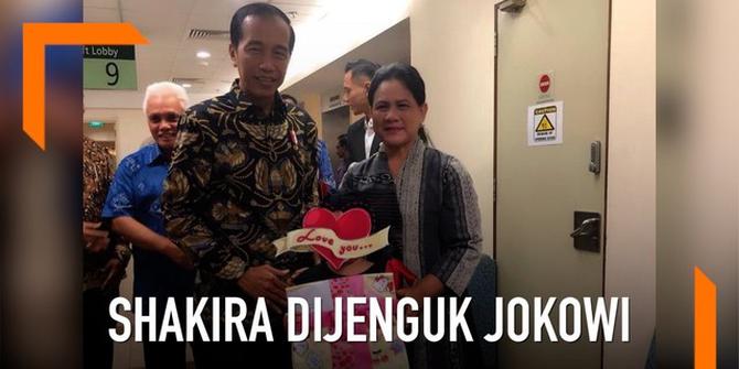 VIDEO: Momen Haru Jokowi Beri Anak Denada Kado