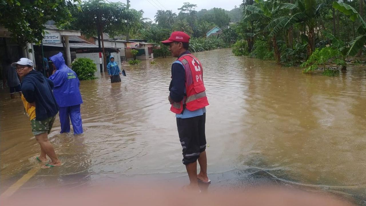 Hujan Deras Picu Banjir dan Tanah Longsor di Malang, Seorang Warga Tewas Terseret Arus