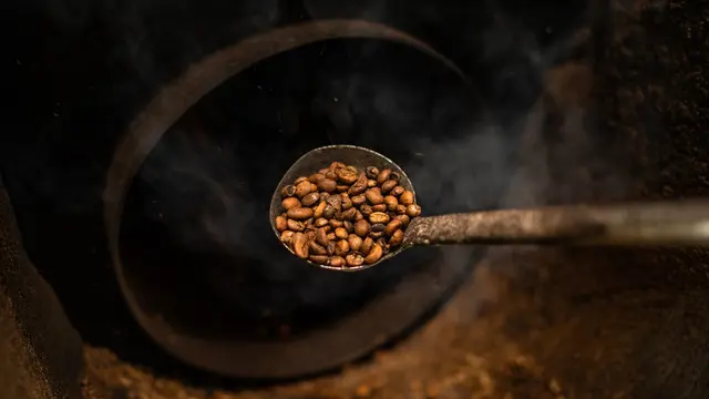 FOTO: Mengintip Dapur Pembuatan Kopi Antong di Malaysia