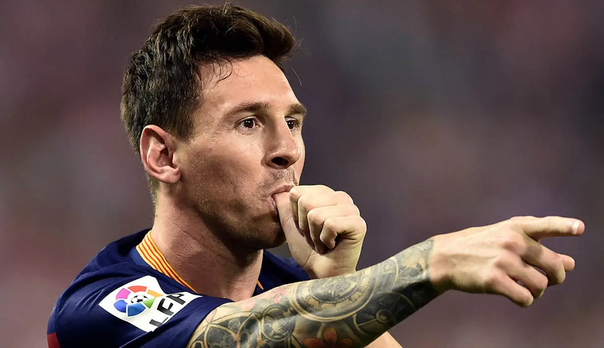 Akibat kabar penyelewengan pajak itu, pesepak bola asal Argentina ini sempat dikabarkan akan hijrah ke Liga Inggris. (AFP/Gerard Julien)